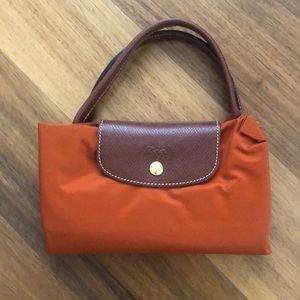 Short handle medium zip top tote bag